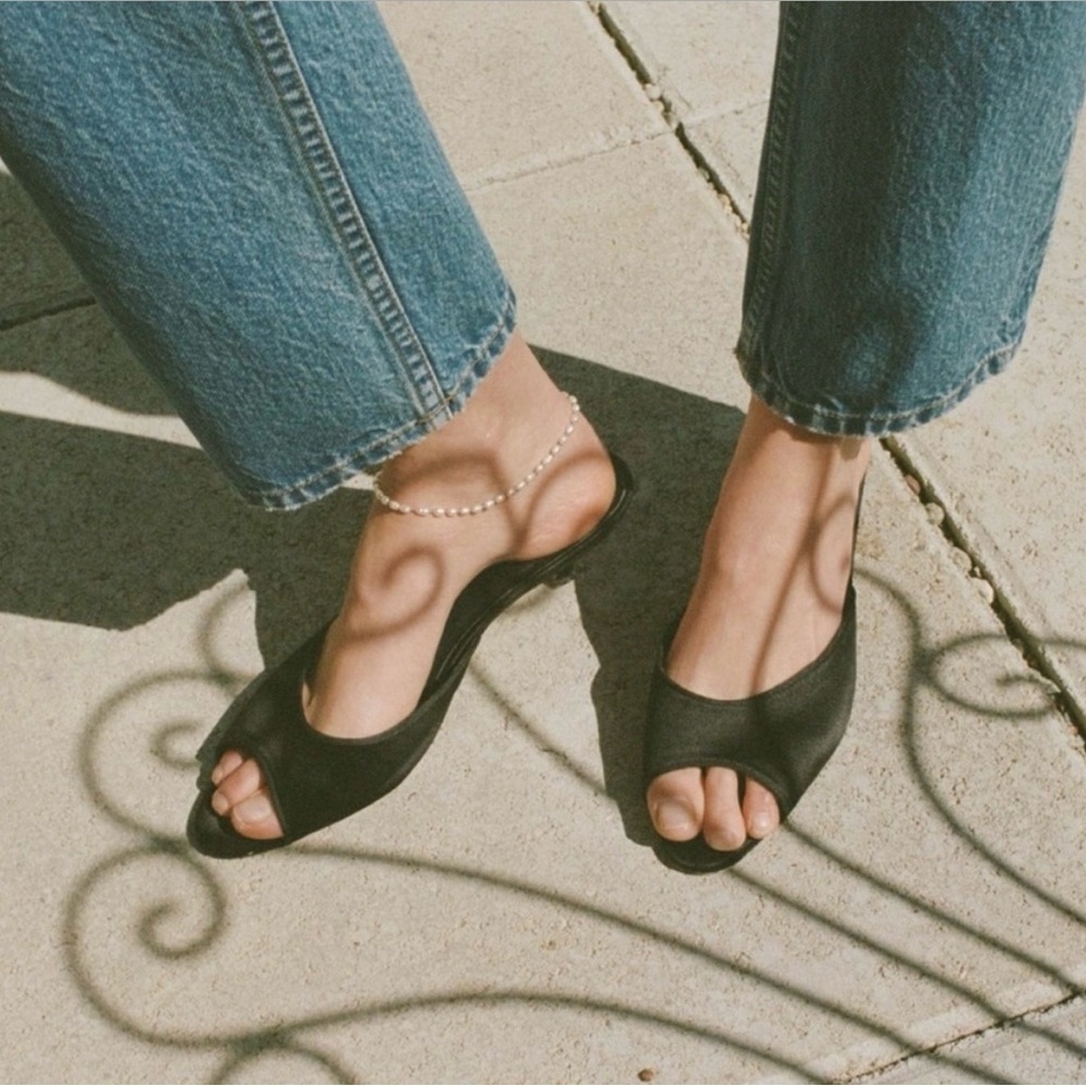 DÔEN CALLIE MULES IN BLACK SATIN